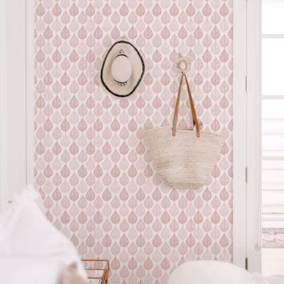 Papier peint adhésif feuilles rose en vinyle lavable et amovible – 1 rouleau 50×300 cm – Decochic