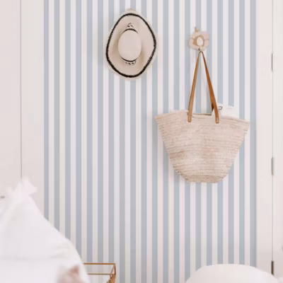 Papier peint adhésif petites rayures bleu et blanc vinyle lavable et amovible – 1 rouleau 50×300 cm – Decochic