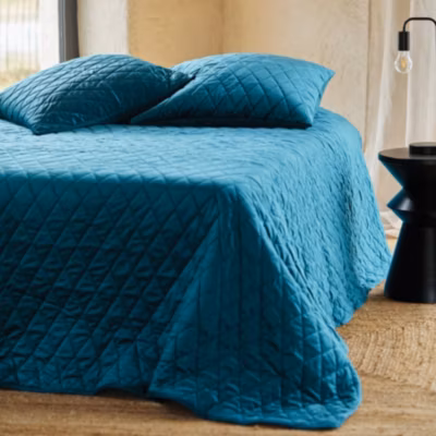 Couvre-Lit et Taies d&rsquo;Oreiller en Velours Matelassé (240×260 cm – Bleu Paon)