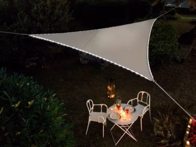 Voile d&rsquo;ombrage triangulaire Leds solaires Taupe + Adaptateur – Jardiline