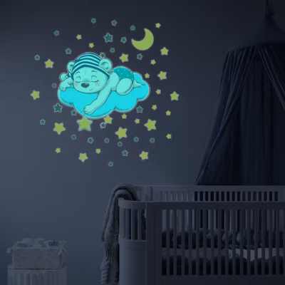 Sticker phosphorescent lumineux – OURSON RÊVEUR ET 50 ÉTOILES – Autocollant mural plafond enfant fluorescent – 80x95cm