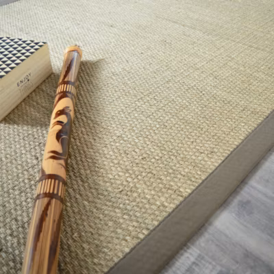 Tapis Jonc de mer Kalapa fin panama – Ganse coton taupe – 80 x 150 cm