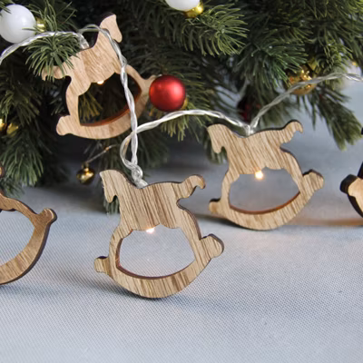 Guirlande lumineuse 10 chevaux en bois – à piles – Chromex