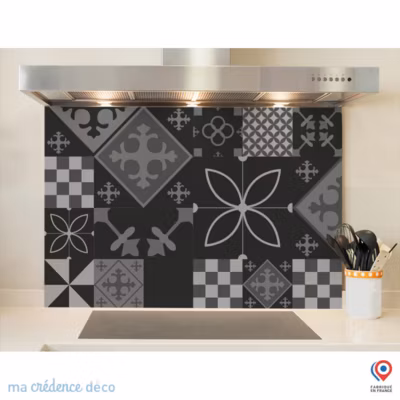 Crédence cuisine fond de hotte Carreaux ciment patchwork 3 noir – Alu composite – L 70 cm x H 60 cm – MaCrédenceDéco